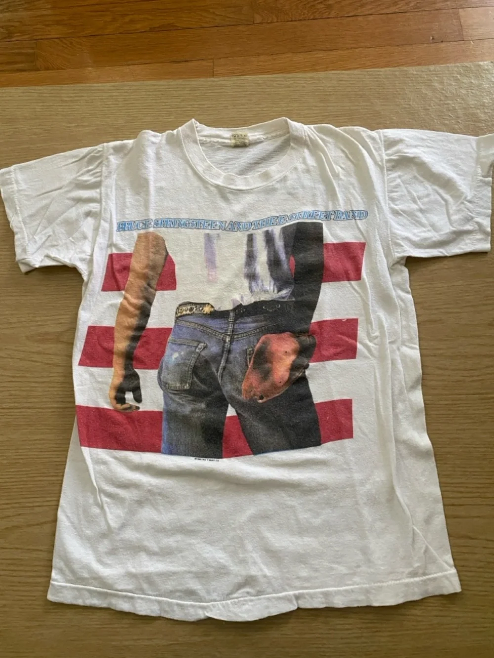 VINTAGE BRUCE SPRINGSTEEN CONCERT WHITE TEE SIZE MEDIUM, PRELOVED 1984-1985 - Picture 1 of 16
